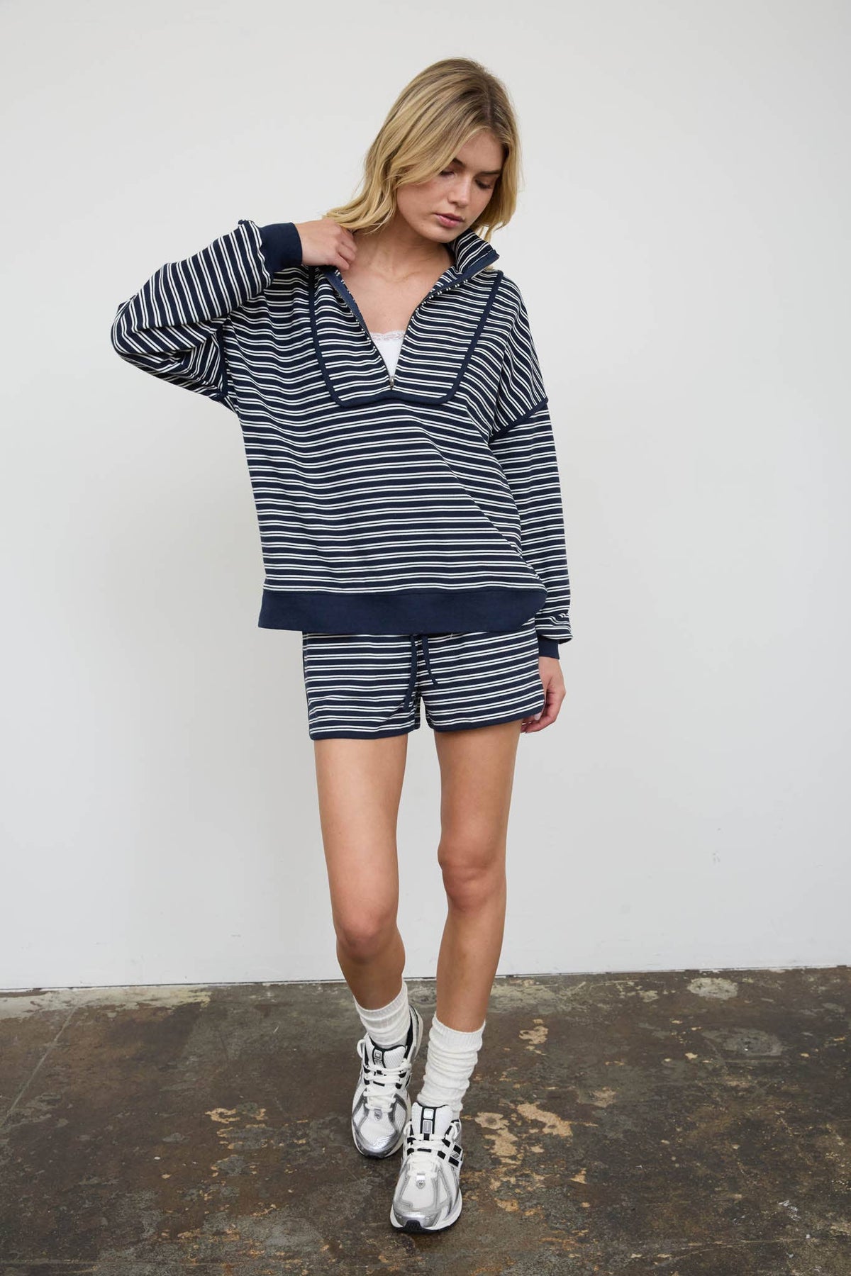 STRIPED CONTRAST WAIST KNIT LOUNGE SHORTS