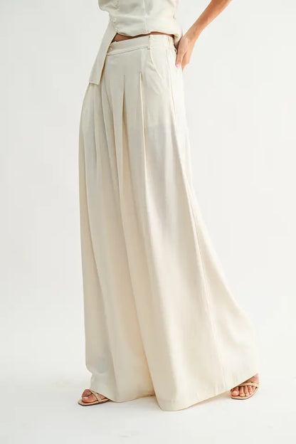 Wide Leg Pleated Trousers