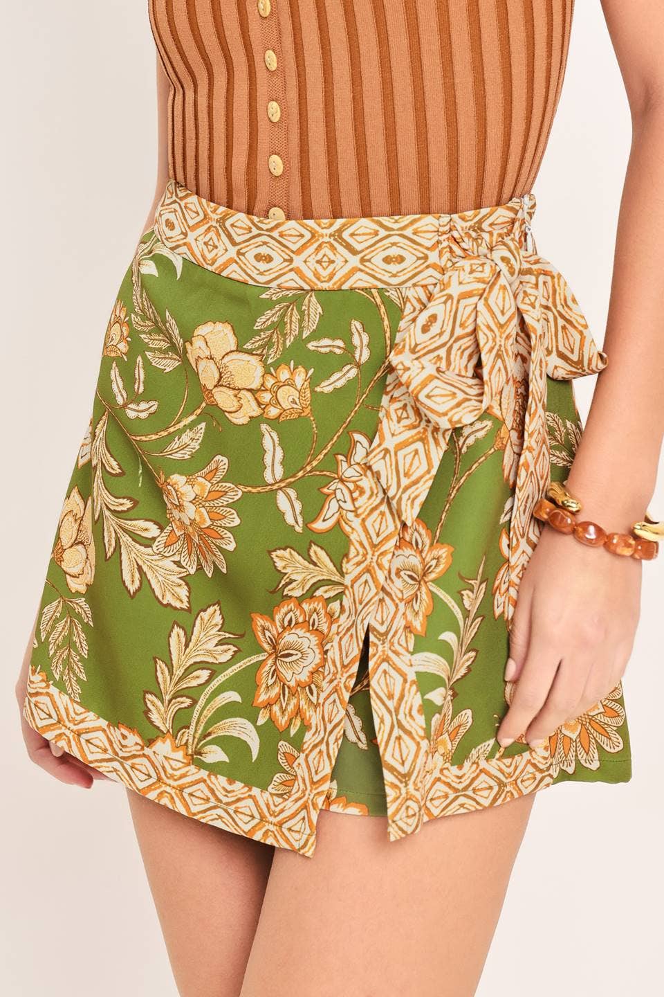 A printed woven skort