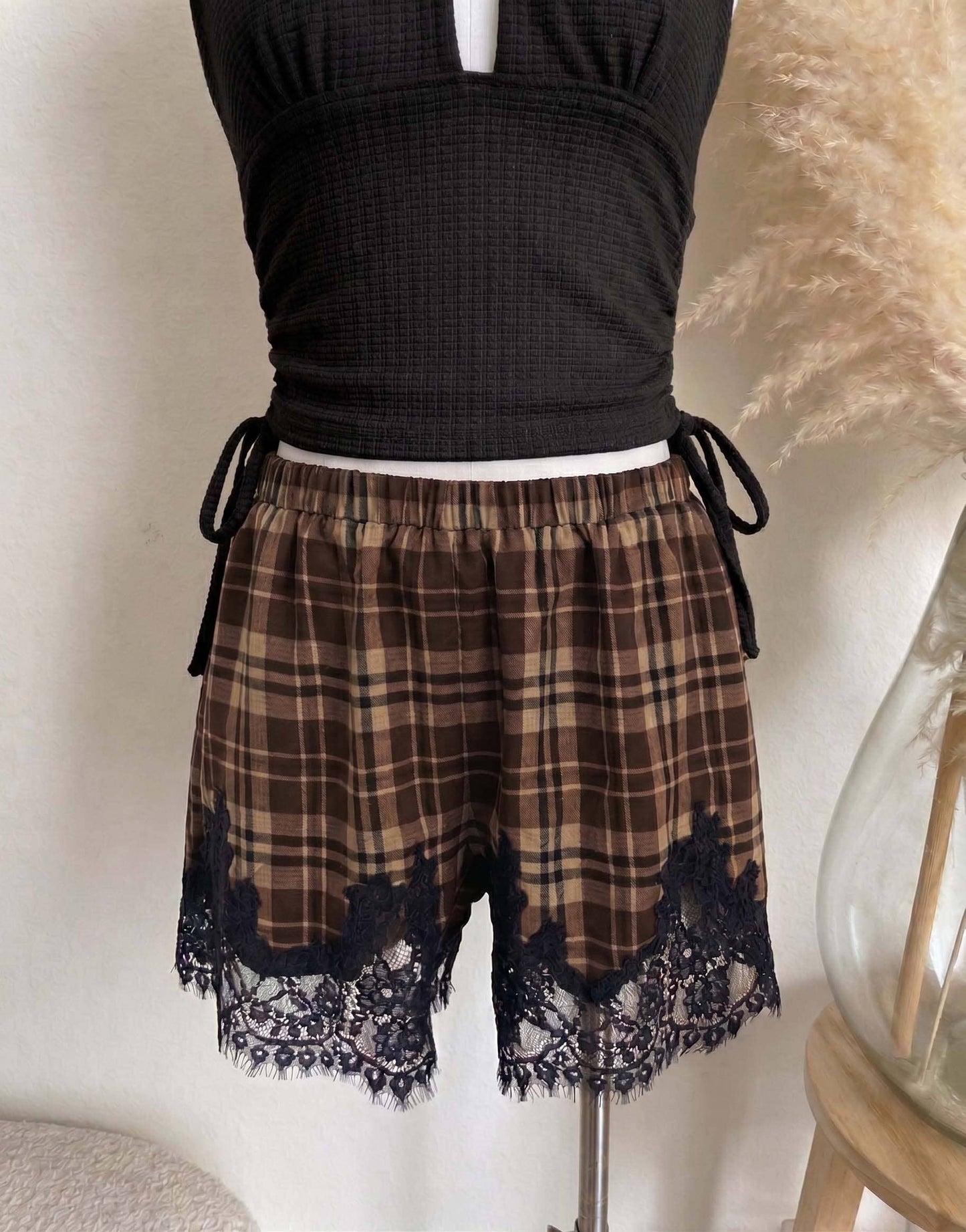 LACE TRIM PLAID SHORTS