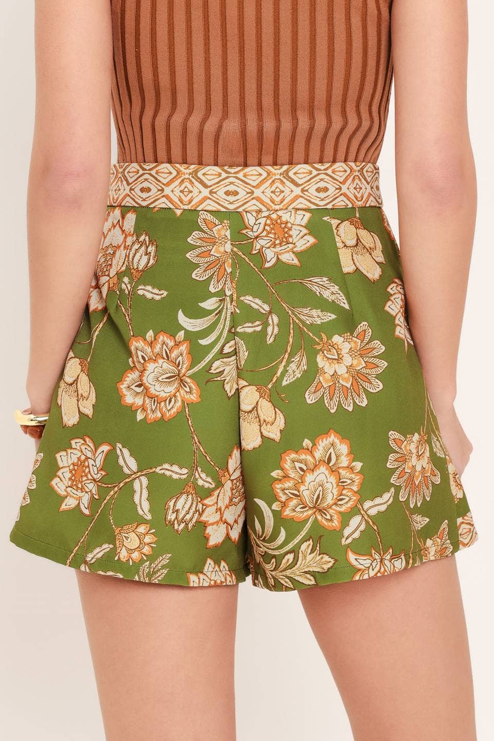 A printed woven skort