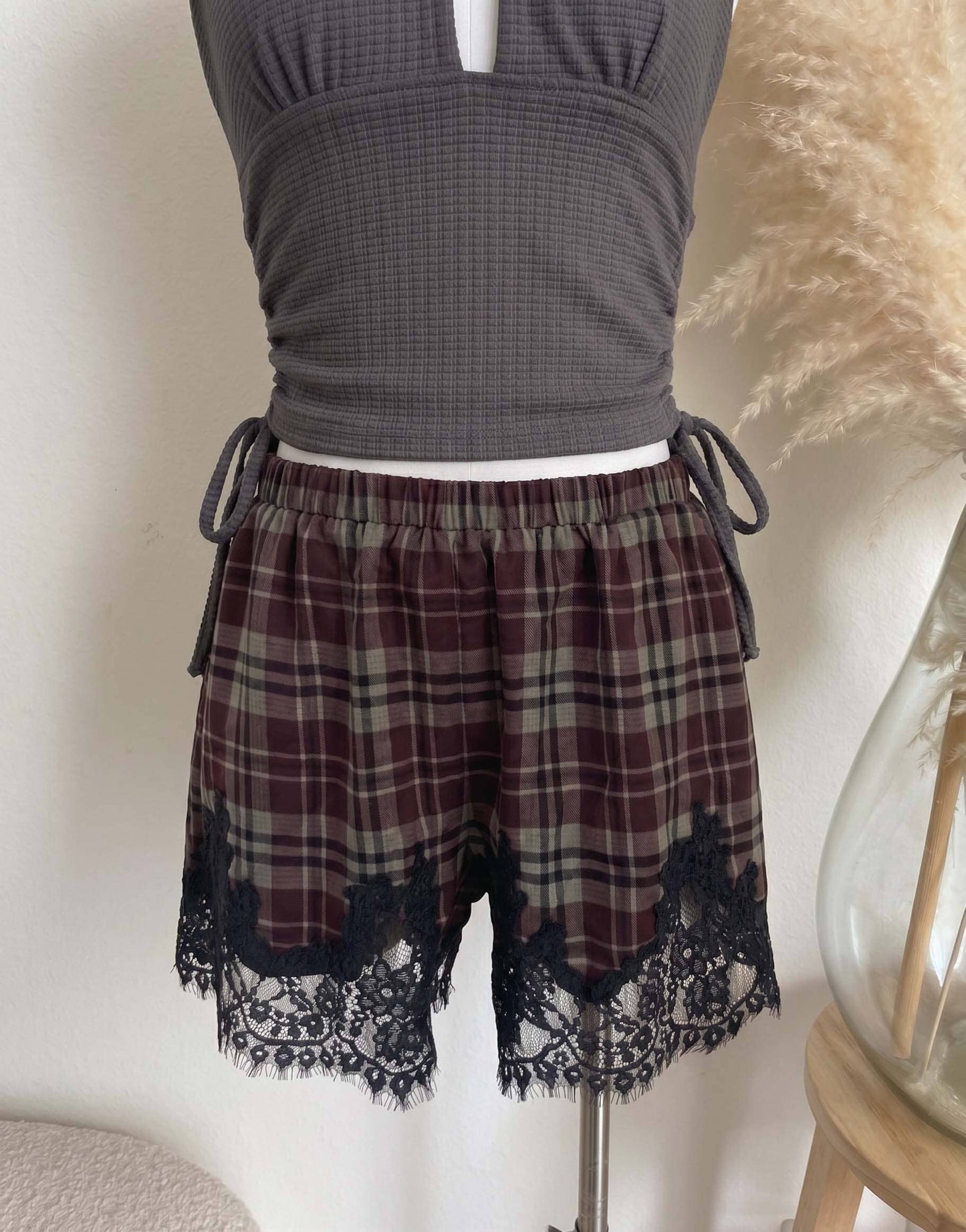 LACE TRIM PLAID SHORTS