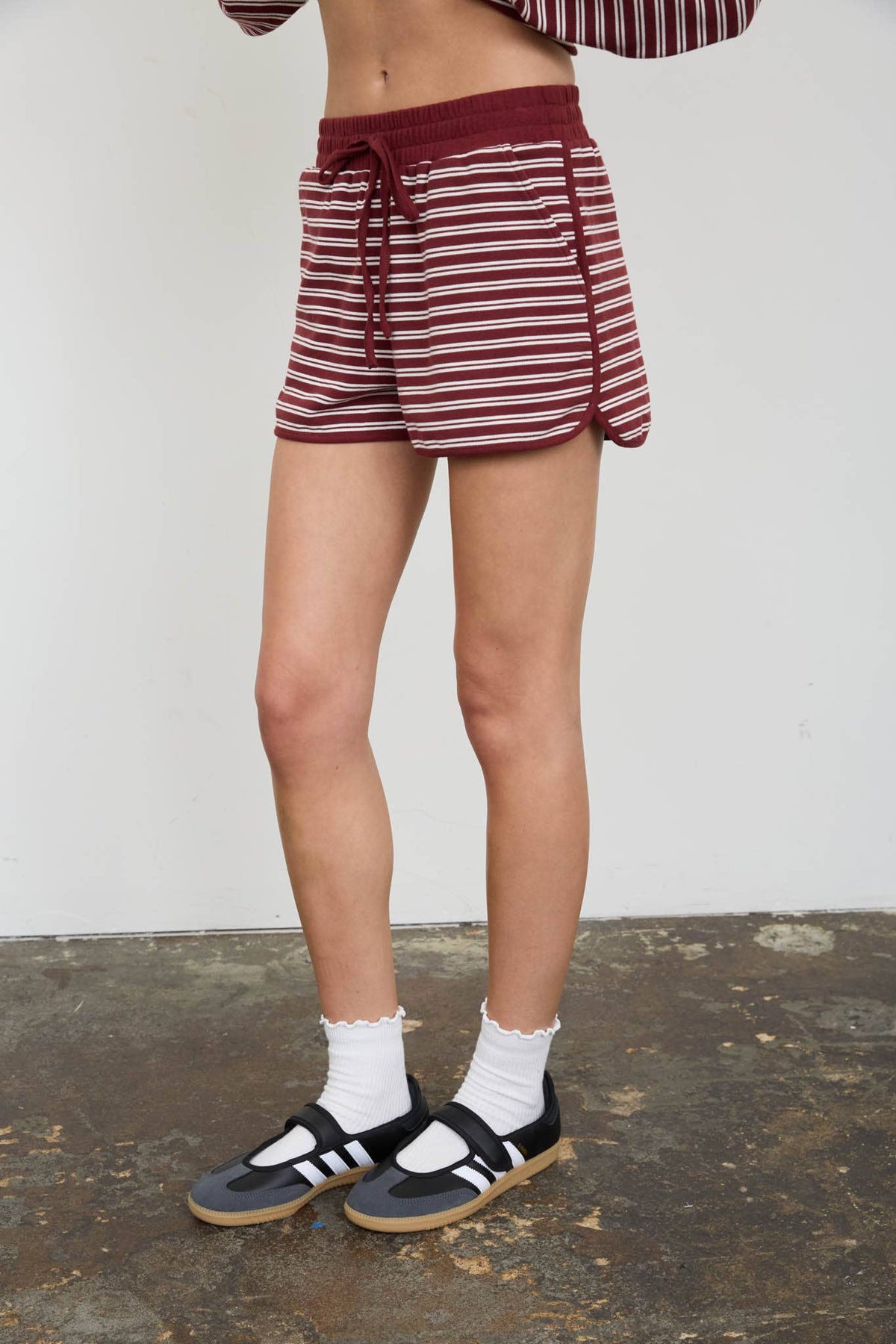 STRIPED CONTRAST WAIST KNIT LOUNGE SHORTS