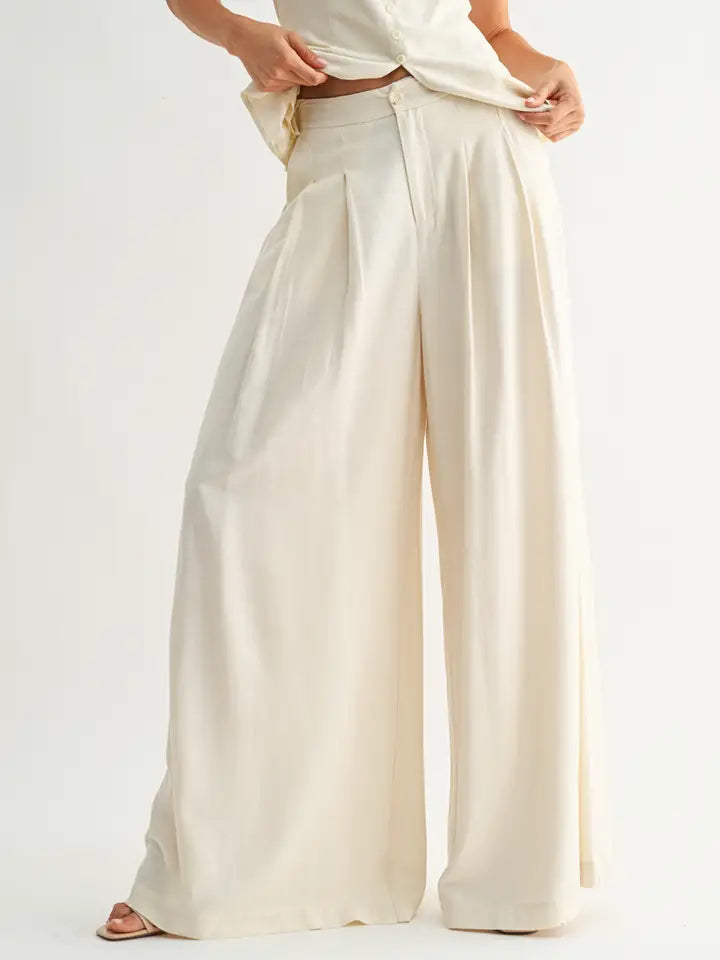 Wide Leg Pleated Trousers