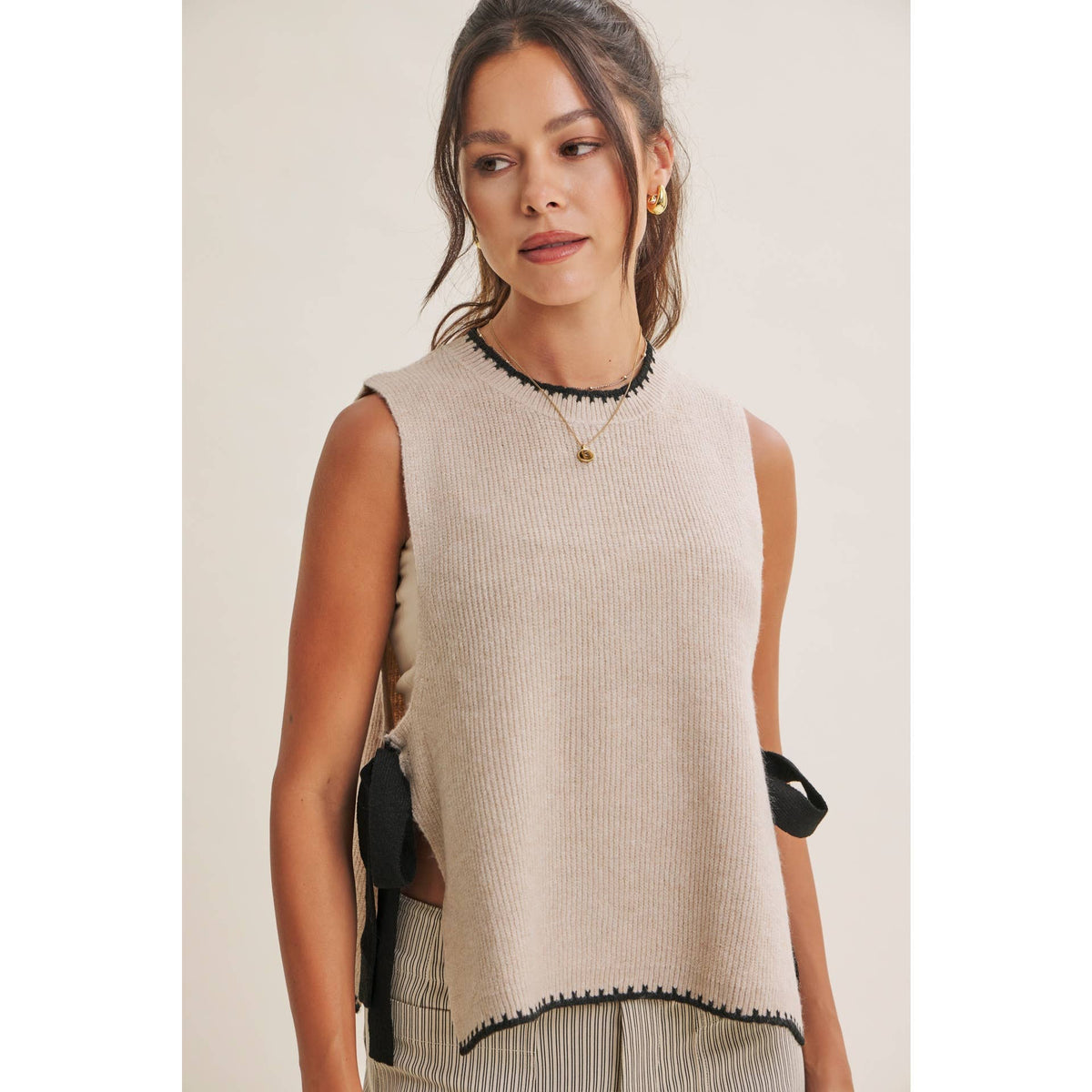 EFFORTLESS WEEKEND SIDE RIBBON TIE WHIPSTITCH SWEATER VEST