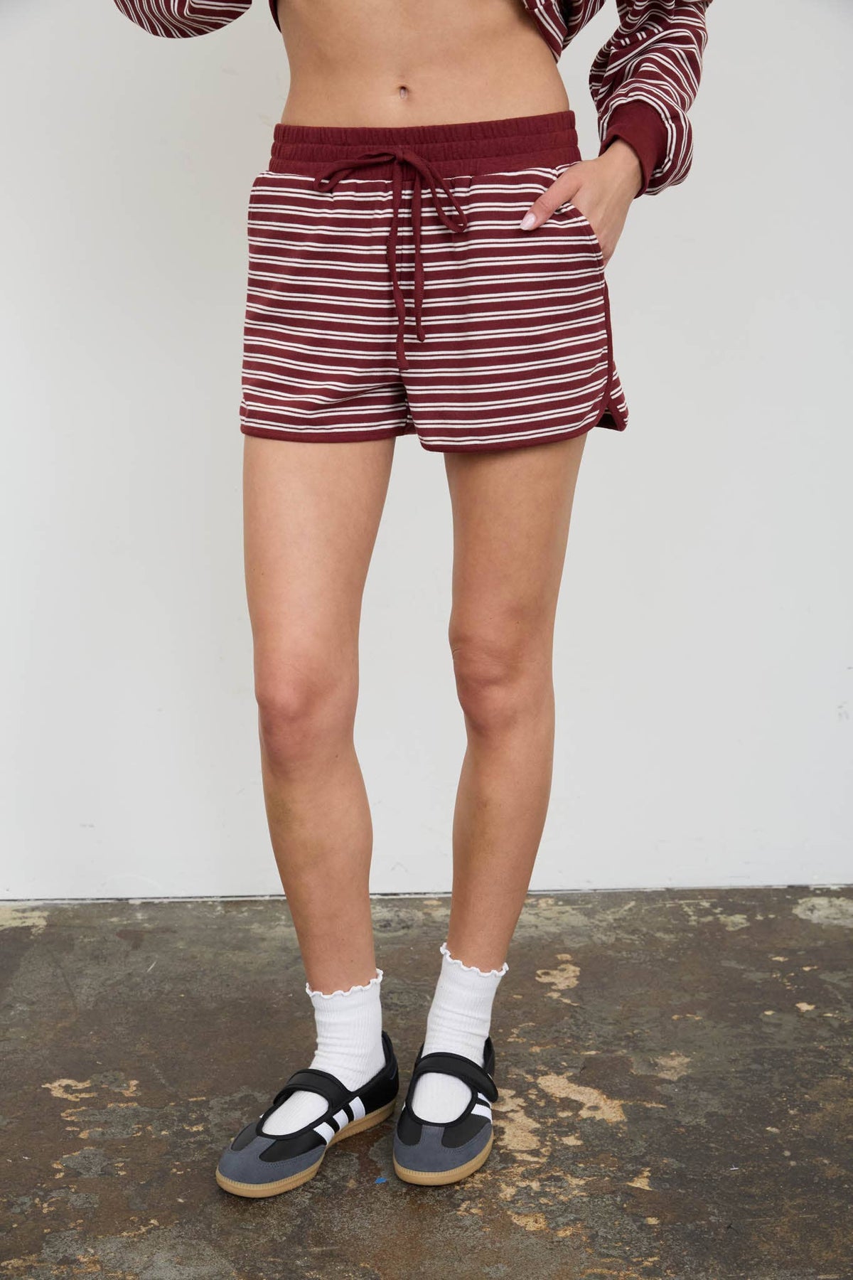 STRIPED CONTRAST WAIST KNIT LOUNGE SHORTS