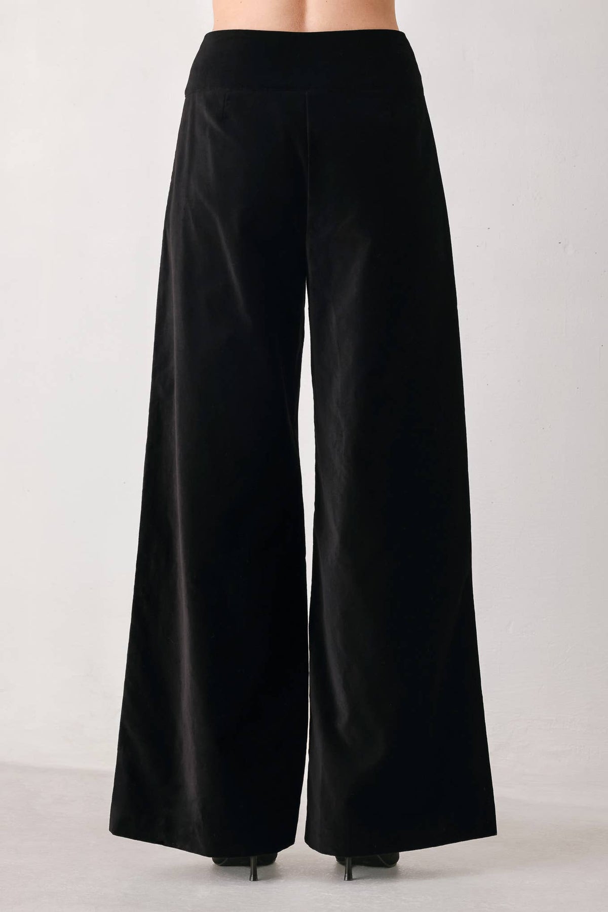 A woven velvet pant