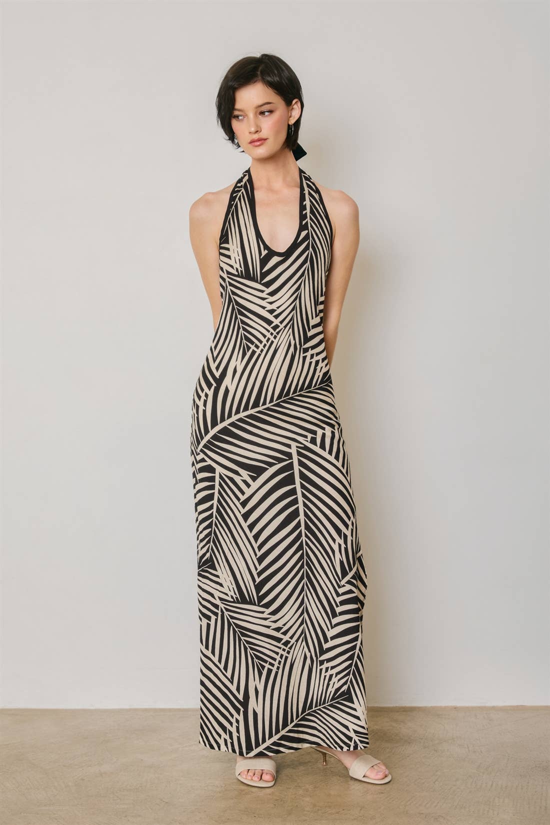 Tropical Leaf Contrast Bind Halter Maxi Dress