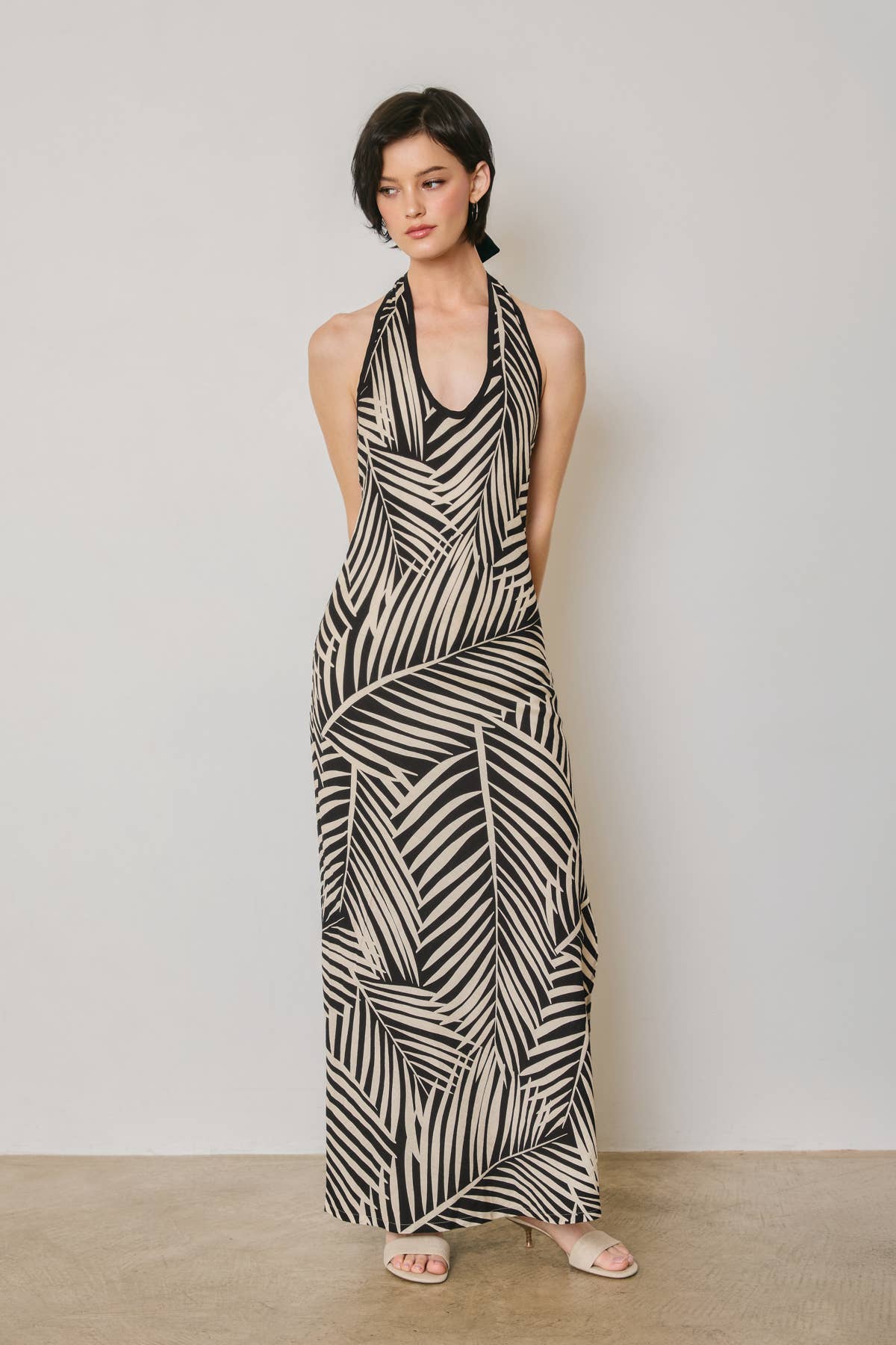 Tropical Leaf Contrast Bind Halter Maxi Dress